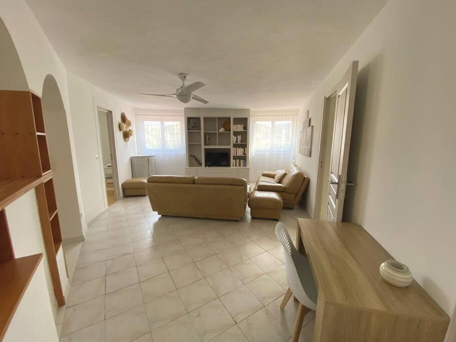 A Louer Haut De Villa 4 Pieces A Sainte-Maxime Golfe De St-Tropez Екстериор снимка