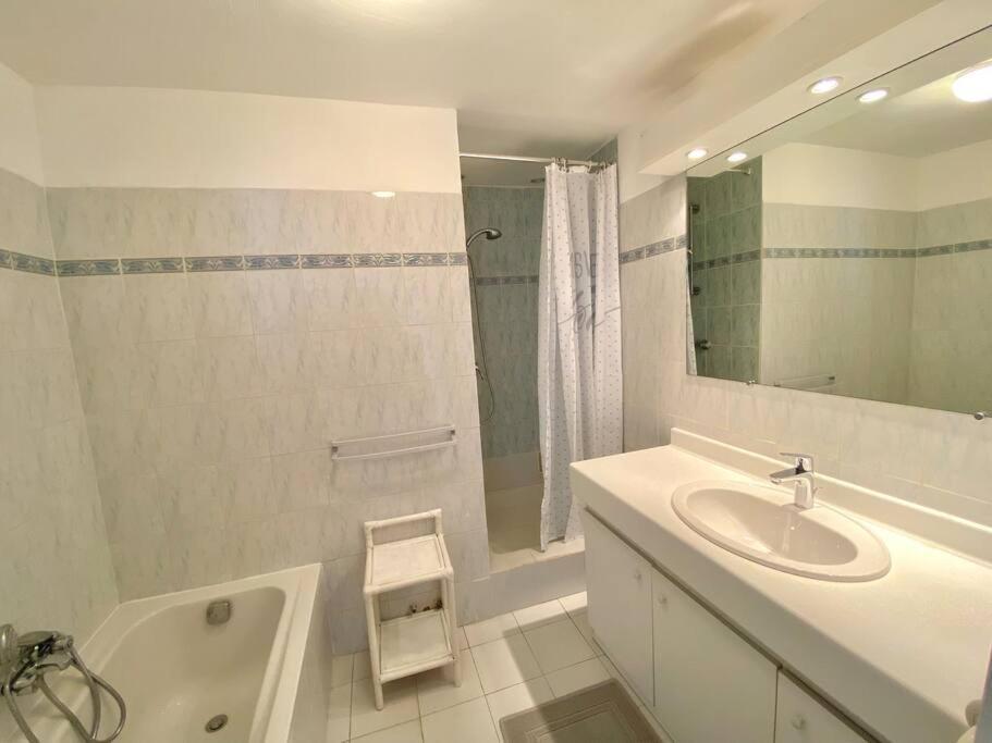 A Louer Haut De Villa 4 Pieces A Sainte-Maxime Golfe De St-Tropez Екстериор снимка