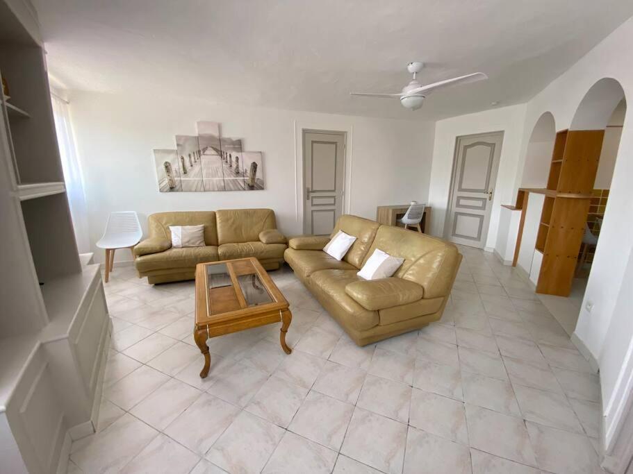 A Louer Haut De Villa 4 Pieces A Sainte-Maxime Golfe De St-Tropez Екстериор снимка